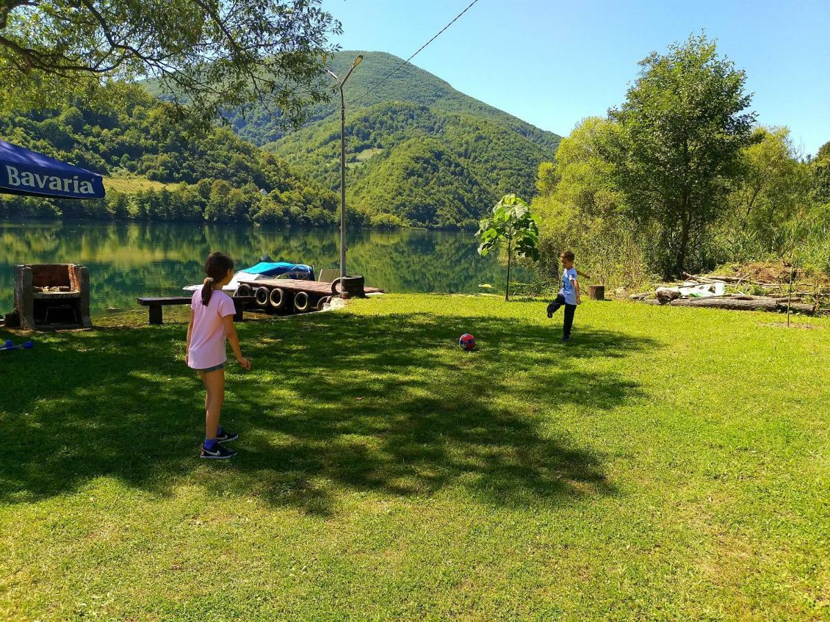 ホテルLake House Krndija ヤイツェ エクステリア 写真